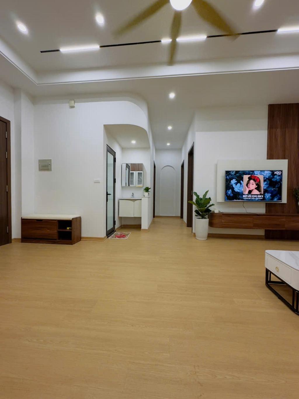Bán gấp CC 3PN, 2WC 83m2 tại Lạc Long Quân, Nghĩa Đô, Cầu Giấy, 6.6 tỷ